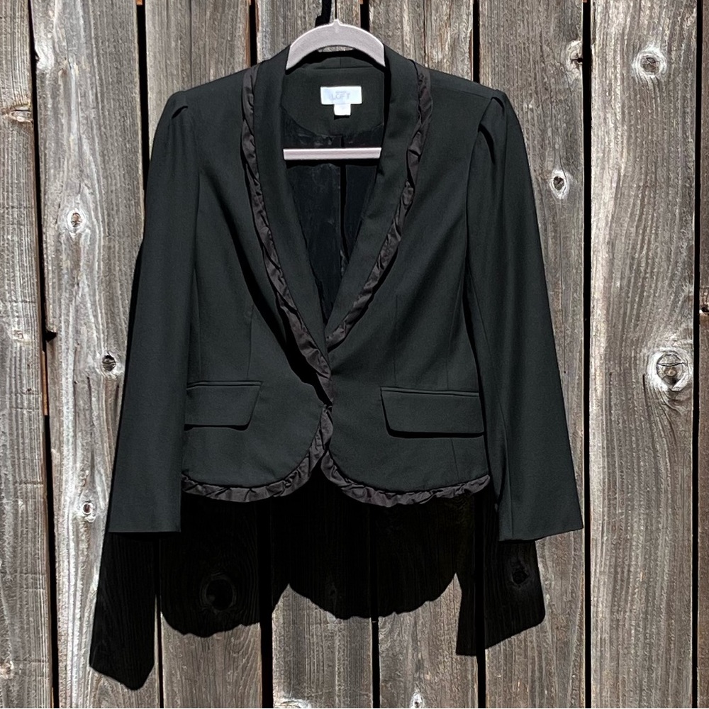 Loft black cropped blazer jacket size 4